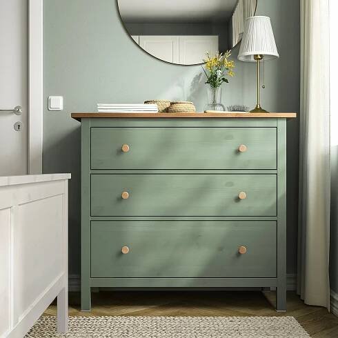 HEMNES Komoda se 3 zásuvkami - šedo-zelená/světle hnědé mořidlo 108x96 cm