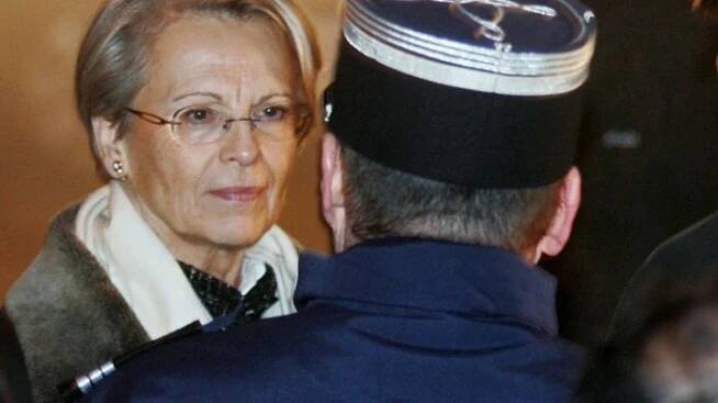 Francouzské policisty propustili za hajlování na veřejnosti - Novinky
