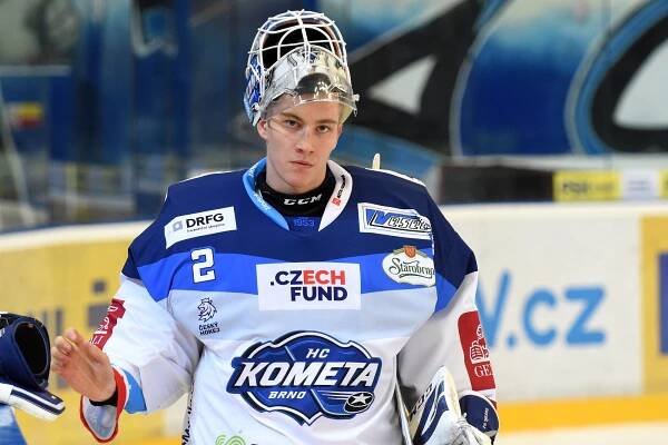 Česko má poprvé v NHL sedm brankářů, Dostál po vítězném debutu plakal