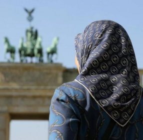 In Berlin dürfen Musliminnen nicht mit Kopftuch an Schulen unterrichten. Das könnte sich bald ändern