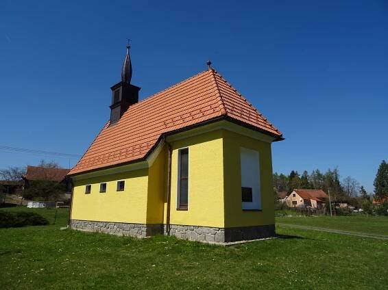 Soubor:Drhovice, kaplička.jpg – Wikipedie