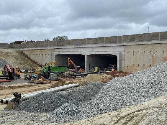 Tunel Pohůrka tvoří dvě trouby, jižní portál (28. 5. 2024). Autor: Zdopravy.cz/Jan Šindelář