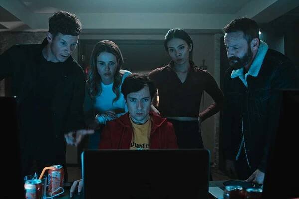Chad Michael Collins, Jocelyn Hudon, Josh Brener, Sayaka Akimoto, Ryan Robbins in Sniper: Rogue Mission