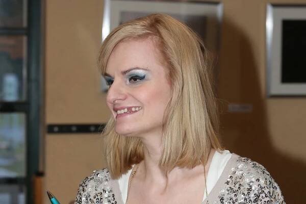 Blondýna Iva Pazderková: Blbá a bezzubá