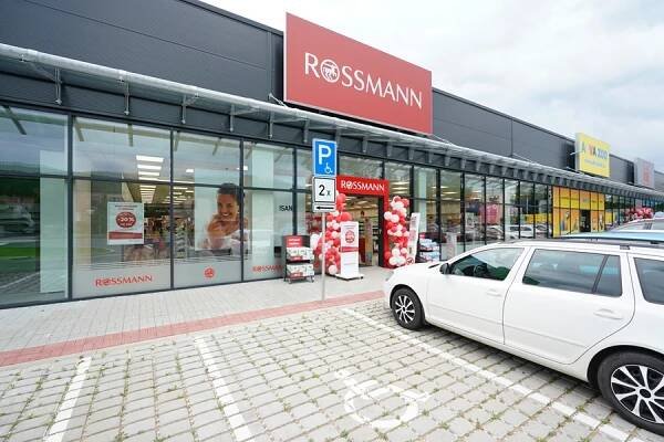 V Letech je k dispozici nové obchodní centrum