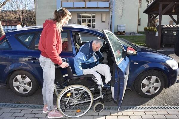 Zoufalý beznohý František (74): Věřil jsem kamarádovi, obral mě o statisíce