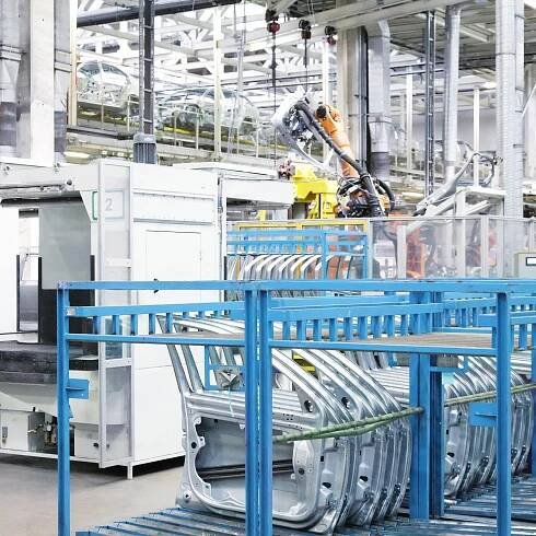 factory_autoproduktion_tueren_halle_innen_2000x2000.jpg