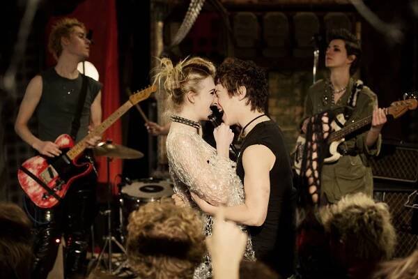 Jak balit holky na mejdanech - Z filmu - Elle Fanning, Alex Sharp