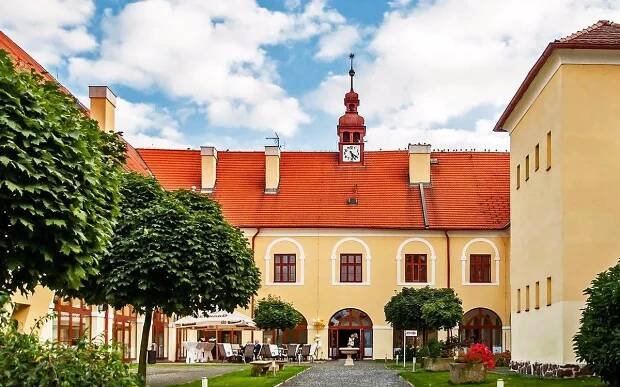 Slevomat: Podzim na Zámku Čechtice s all inclusive - Skrz.cz