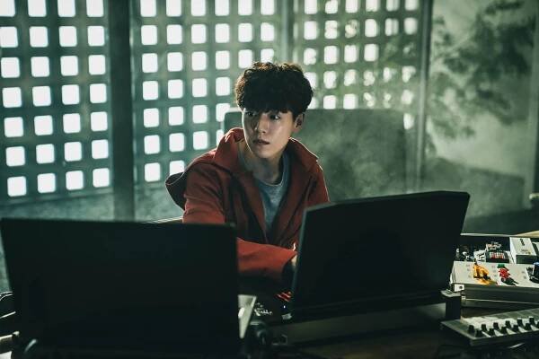 Lee Hyun Woo sa na obrazovky vrátil po piatich rokoch. A to rovno v Netflix sérii. Čo na to hovoria jeho priatelia a rodina?