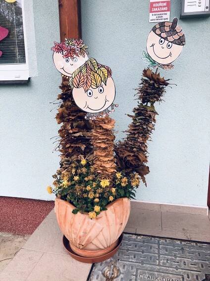 Podzimní dekorace z listů | Artigianato natura, Artigianato per bambini, Creativo