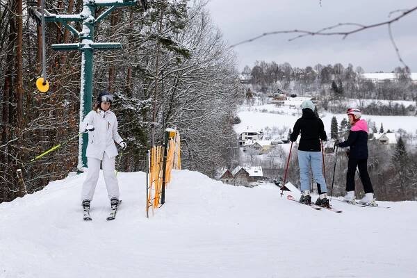 VIDEO, FOTO: Na turnovském ledovci už se lyžuje. Skiareál Struhy zahájil sezónu