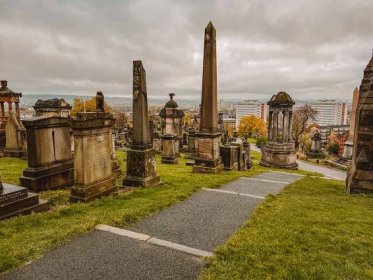 How to Visit Glasgow Necropolis - Complete 2024 Guide! 5