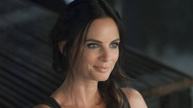 Status: Nežádoucí - Všechno nebo nic - Z filmu - Gabrielle Anwar