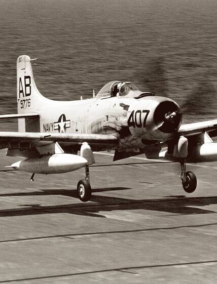 DOUGLAS AE-1 SKYRAIDER OUTSIDE AIR TEMPERATURE (OAT) GAUGE