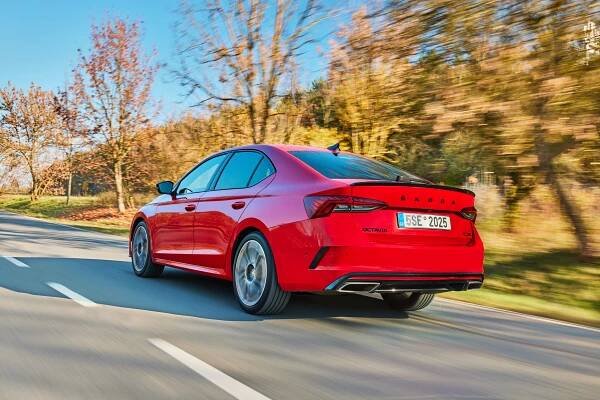 ŠKODA uvádí na český trh akční model OCTAVIA RS 120 let Motorsport