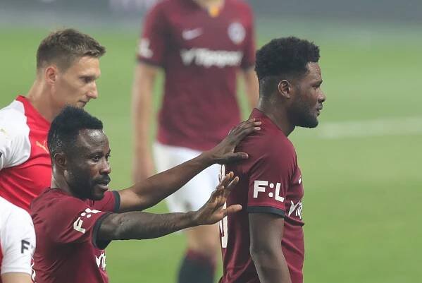 Sparťan Tetteh si v Plzni nezahraje, údajné plivnutí komise neprokázala