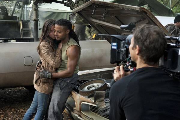 Falling Skies - Worlds Apart - Z natáčení - Seychelle Gabriel