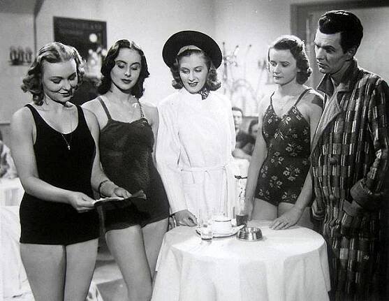 Dagmar Lehovcová, Dagmar Prokopová, Jarmila Smejkalová, Věra Skálová, Jiří Vondrovič - Muži nestárnou - Z filmu