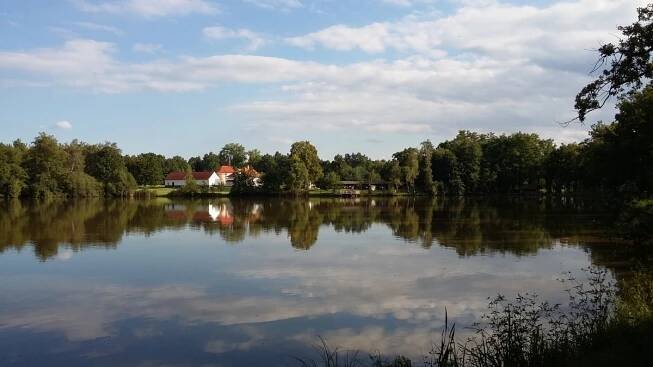 Příjezd po cyklostezce od Rožmberka