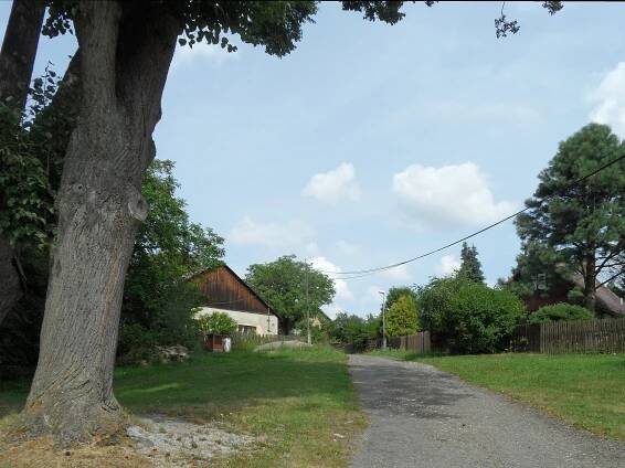 Soubor:Velka Skalice (Zbraslavice) C. PodelCesty.jpg