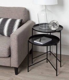 Jak použít rohový stůl v malém obývacím pokoji? 5 tipů a modelů