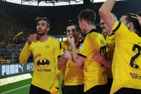 Dortmund přestřílel v derby Schalke, Bayern má rekord