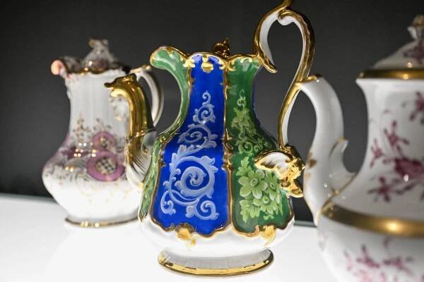 V Uměleckoprůmyslovém museu v Praze začíná výstava Český porcelán tří století - Fotografie 'Výstava Český porcelán tří století, která přibližuje vývoj porcelánu vyrobeného na území Čech od jeho počátků k dnešku, 25. dubna 2024, Uměleckoprůmyslové muzeum, Praha. Kredit: ČTK / Šimánek Vít'