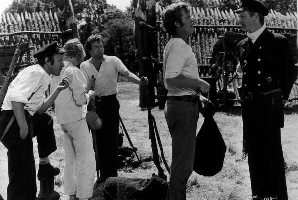 Colin Farrell, Doug McClure, John McEnery - Časem zapomenutá země - Z filmu