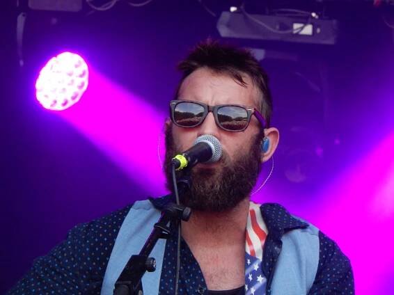 Simon Ward (zpěvák)