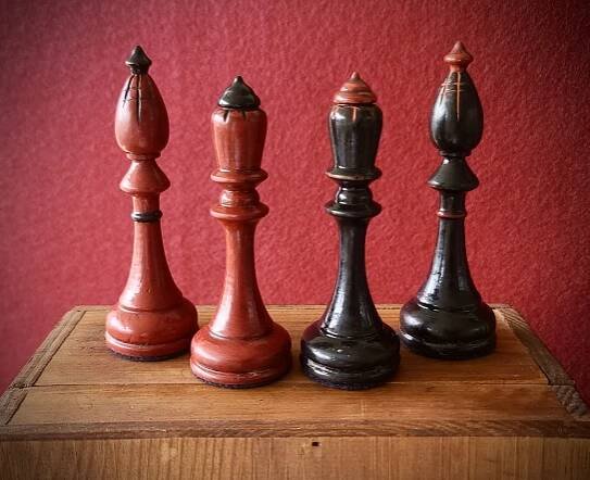 *SOLD* Rubrum Diabolis (Red Devils); Large Czech Club Chess Set, ‘Ceska Klubovka’ circa 1960-1970 - Image 6