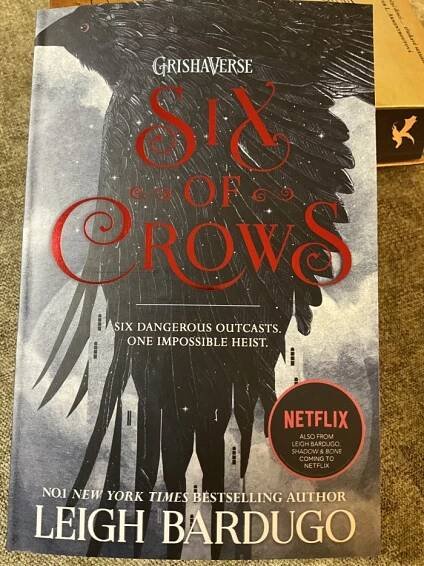 Kniha Six of Crows - GrishaVerse - Trh knih - online antikvariát