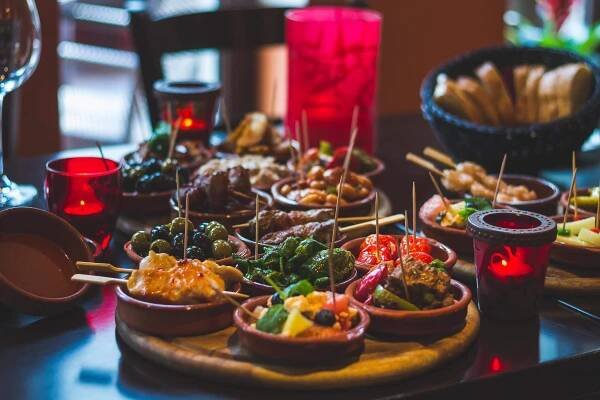 Probuďte své chutě ve vinném tapas baru Špek a víno - Expres.cz