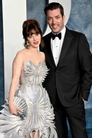 Jonathan Scott and Zooey Deschanel attend the 2023 Vanity Fair Oscar Party Hosted By Radhika Jones at Wallis Annenberg Center for the Performing Arts on March 12, 2023
