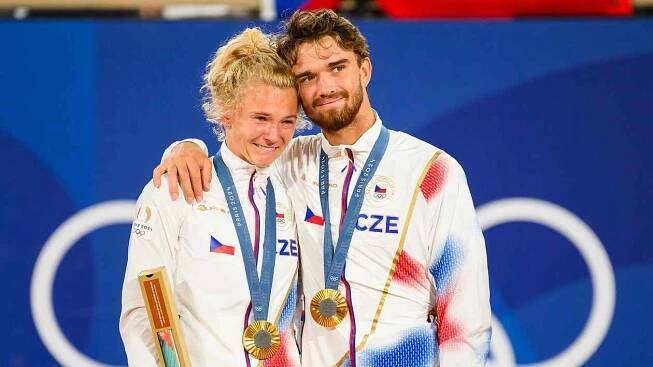 Zahořeli znovu láskou? Tenisté Siniaková a Macháč přistiženi spolu v Americe