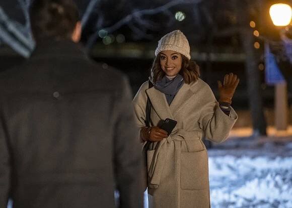 Amber Stevens West - Christmas Unwrapped - Z filmu