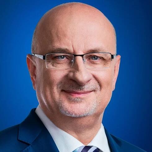 Senátor Jan Tecl přestěhoval svoji kancelář z Rybičkovy ulice do Komerční banky - novinychrudim