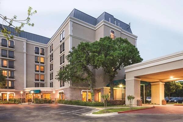 Doubletree By Hilton Austin-University Area Exterior photo