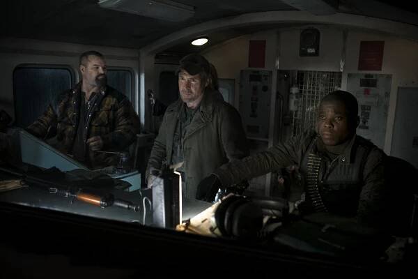 Brad Kelly, Will Patton, Mpho Koaho - Falling Skies - Brazil - Z filmu