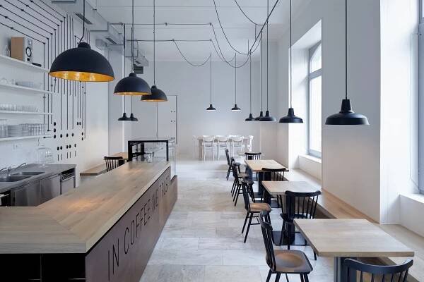 Zavedené bistro v Karlíně k přenechání – nájem na dobu neurčitou