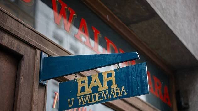 Bar u Waldemara: odmítnutí dialogu, Bureš kritizuje nájemníky bytů i radnici
