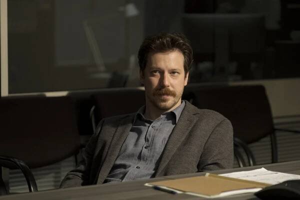 Peppermint: Anděl pomsty - Z filmu - John Gallagher Jr.
