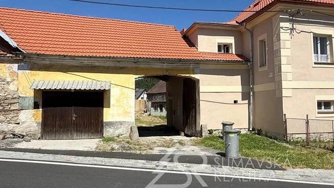 RODINNÝ DŮM K REKONSTRUKCI V BÝVALÉM ZÁMECKÉM DVOŘE V PODMOKLECH U SUŠICE-SLEVA | Šumavská realitka 