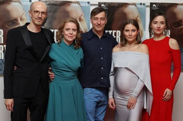 Překvapení na premiéře After party: Hanušova dcera opět těhotná!