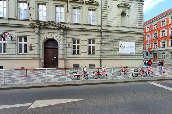 Vysoká škola finanční a správní, a.s. - VŠFS foto 1