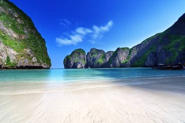 Ranní čas na maya bay, ostrov phi phi leh, Thajsko — Stock obrázek