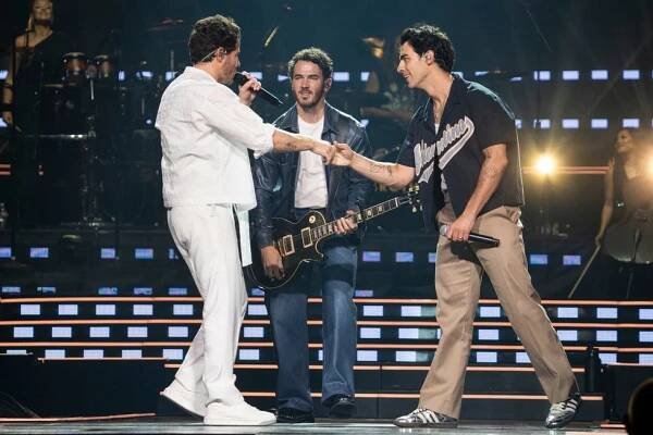 Zpěvák Joe Jonas: Spiknutí bejvalek?! Sophie bydlí u Taylor