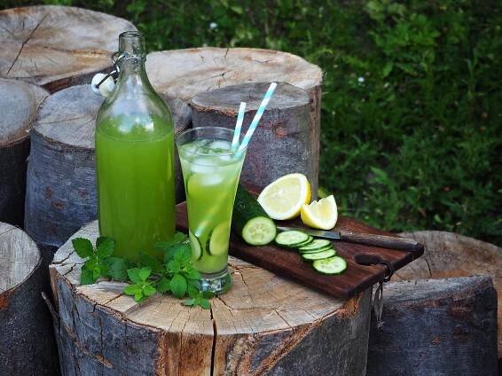 Nápoj do veder: Osvěžující okurková limonáda - blog.velkykosik.cz