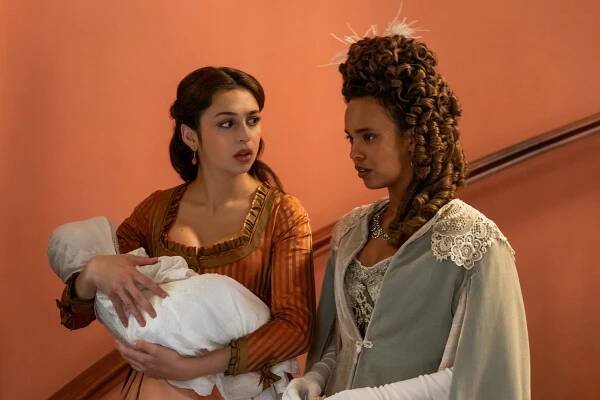 Bukanýrky - Svatý grál - Z filmu - Josie Totah, Alisha Boe