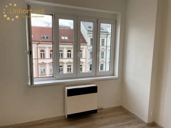 Pronájem bytu 2+1 58 m², ulice Vacínova - Praha 8 - Linhartová